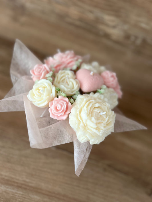 Bouquet de pivoines et rose anciennes